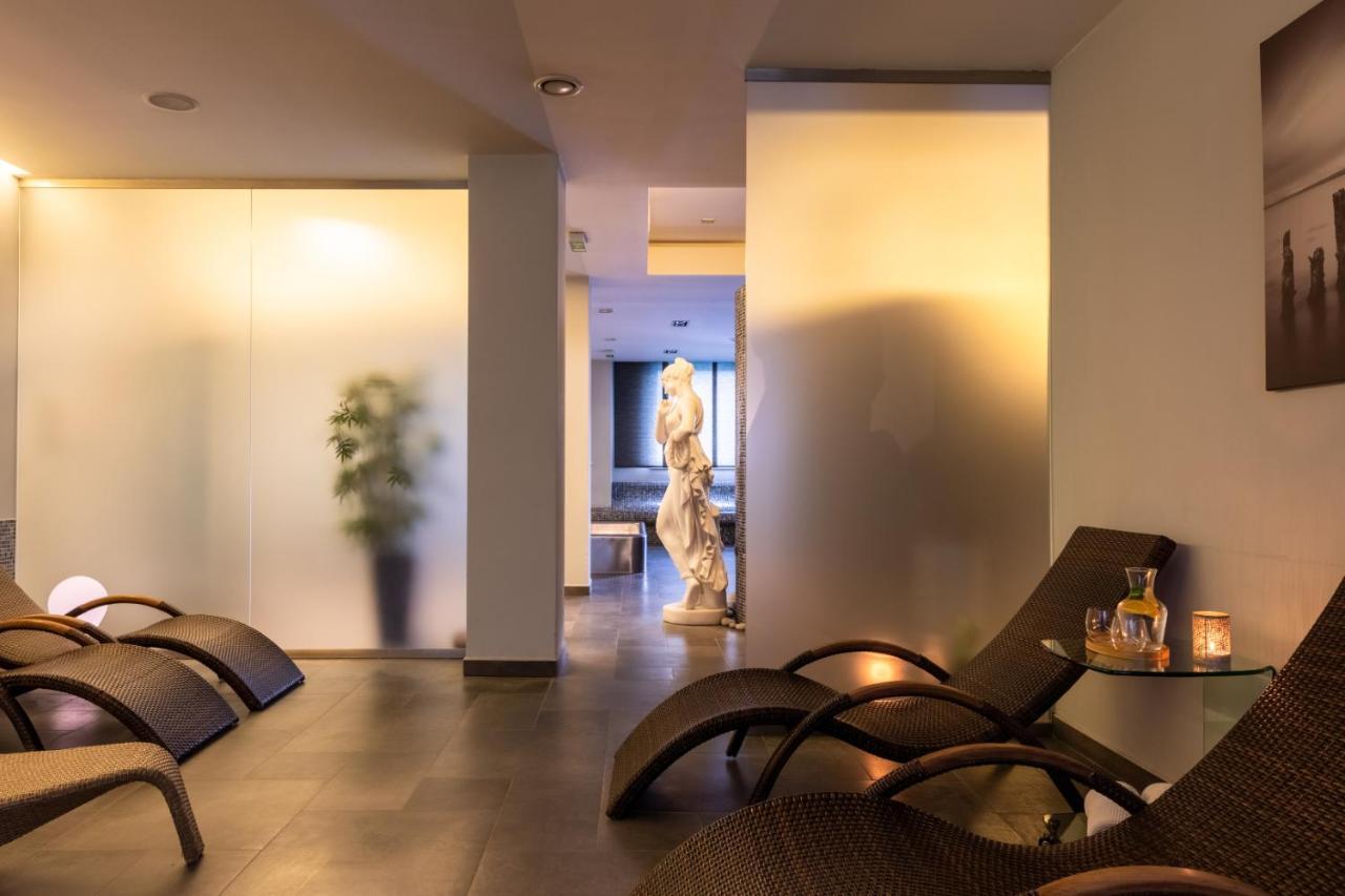 Hotel Abacie & Wellness Valasske Mezirici Exterior photo